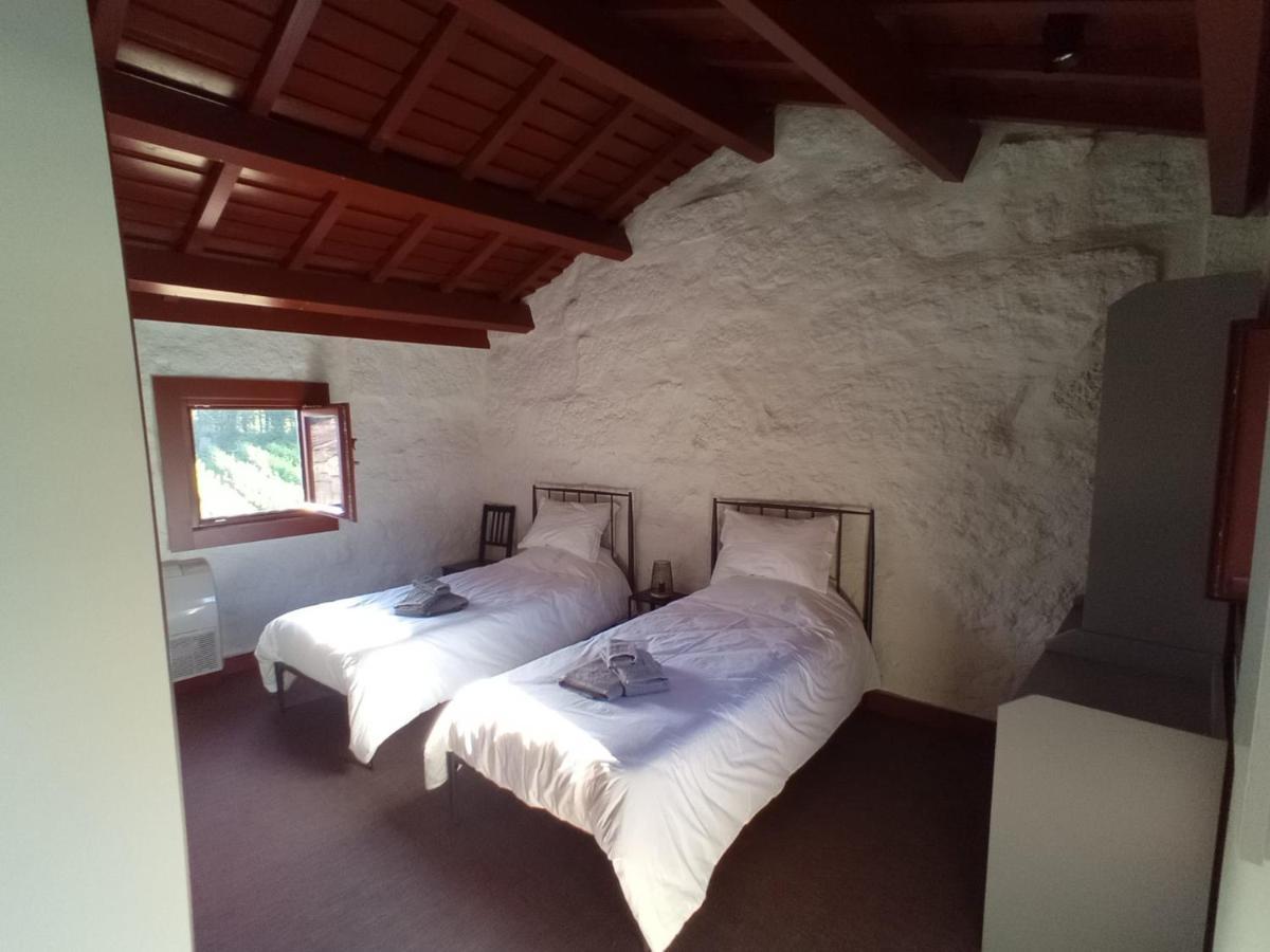 Quinta Pousada De Fora Wines & Tourism ギマランイス 部屋 写真